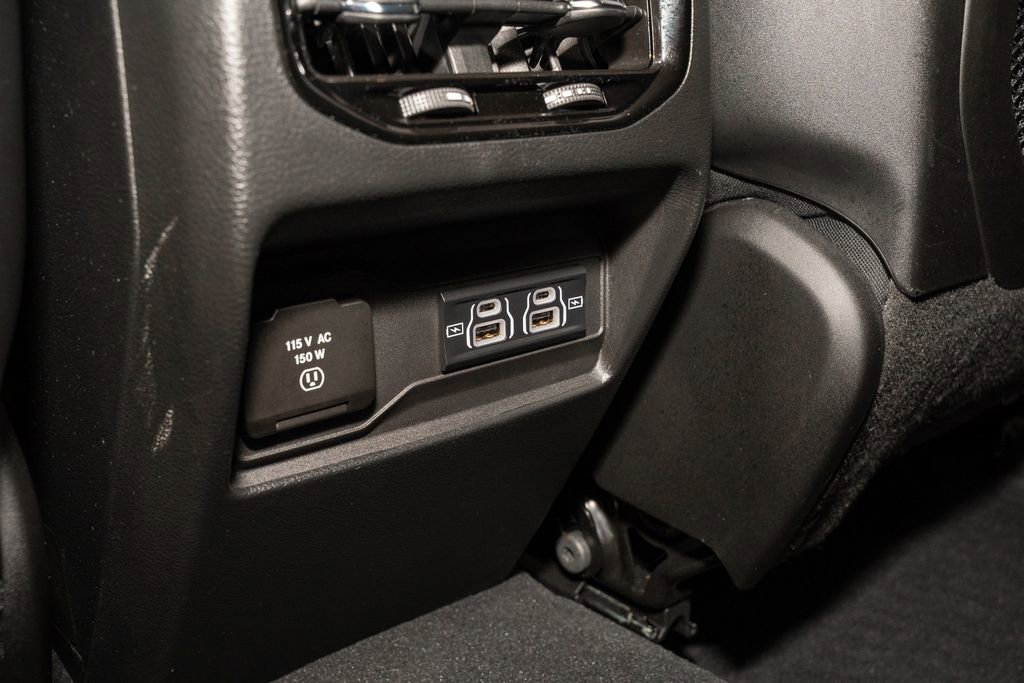 Used 2023 Jeep Grand Cherokee Altitude image 8