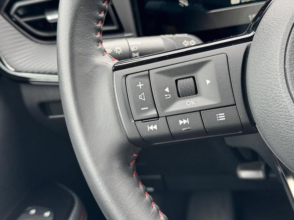 Certified 2025 Nissan Kicks SR FWD image 16