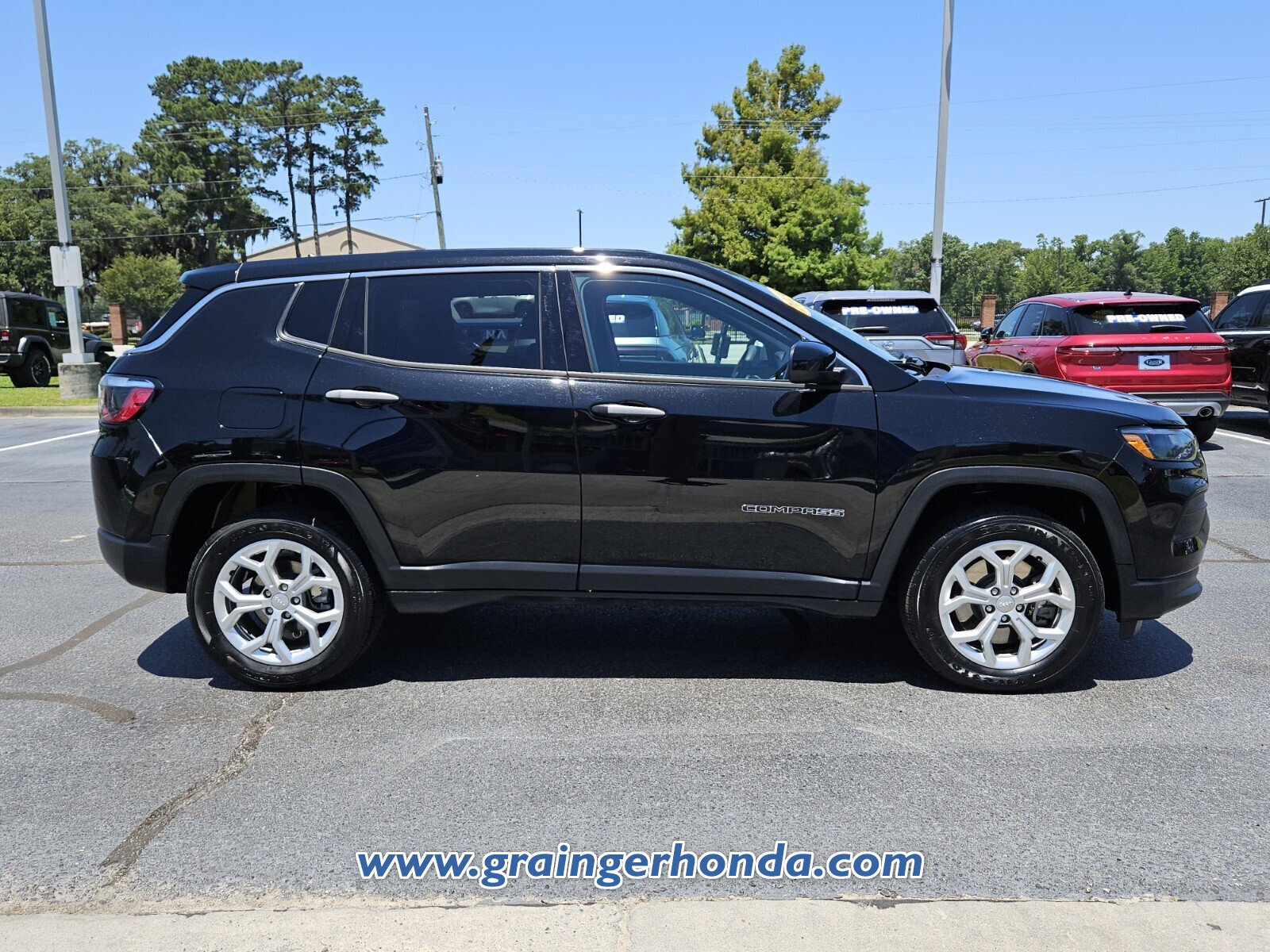 Used 2024 Jeep Compass Sport AWD/4WD image 6