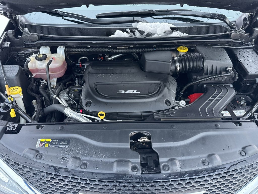 Used 2017 Chrysler Pacifica Touring-L image 21