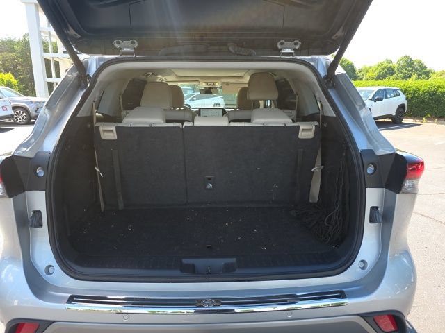 Used 2024 Toyota Highlander Platinum FWD image 9