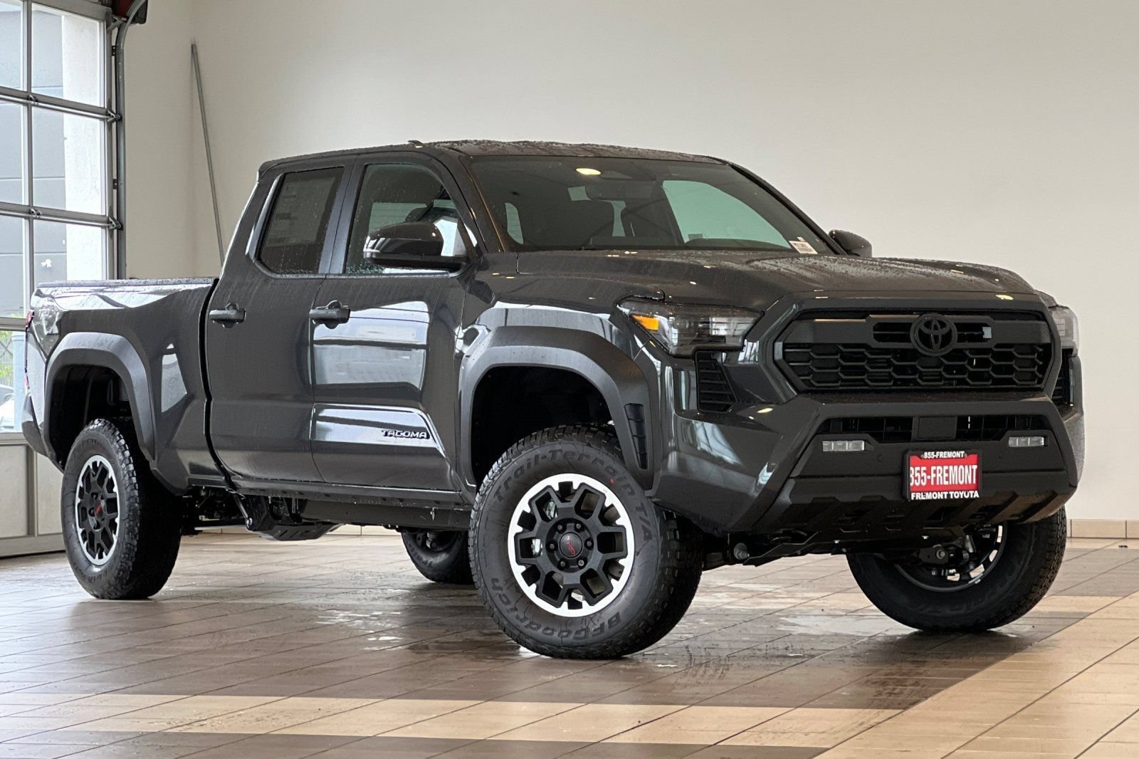 Used 2026 Toyota Tacoma TRD Off-Road w/ TRD Off Road Upgrade Package AWD/4WD image 3