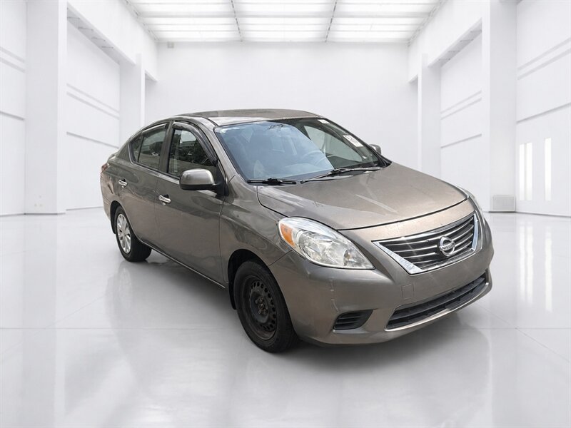 Used 2012 Nissan Versa SV FWD image 2