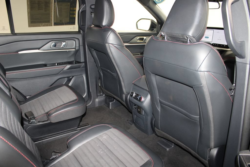 Used 2025 Ford Explorer ST-Line AWD/4WD image 27