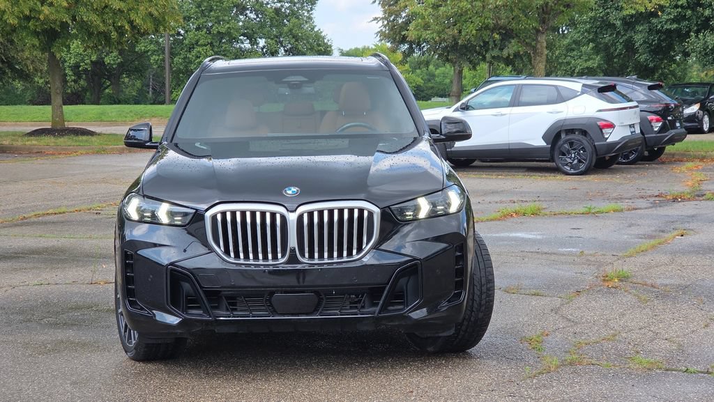 Used 2024 BMW X5 xDrive40i w/ M Sport Package AWD/4WD image 3