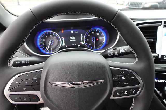 New 2026 Chrysler Pacifica Select image 14