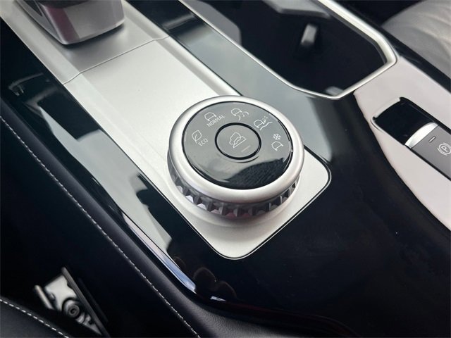 New 2025 Mitsubishi Outlander SEL image 24