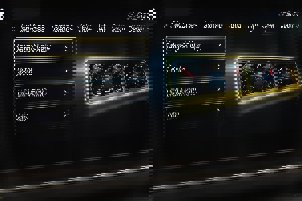 Used 2022 Mercedes-Benz GLE 53 AMG 4MATIC w/ 3rd Row Seat Package image 46