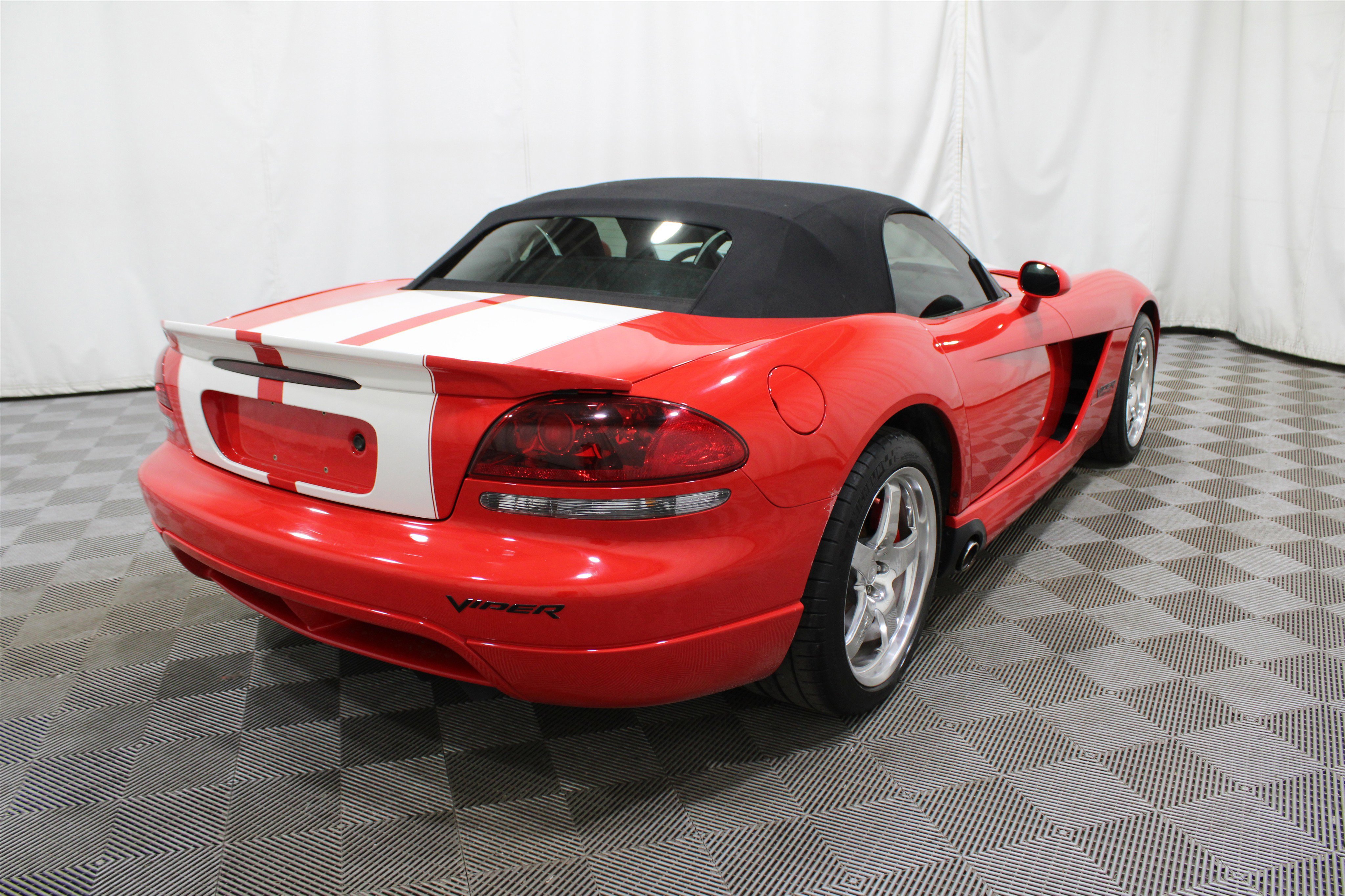 Used 2004 Dodge Viper SRT-10 RWD image 16