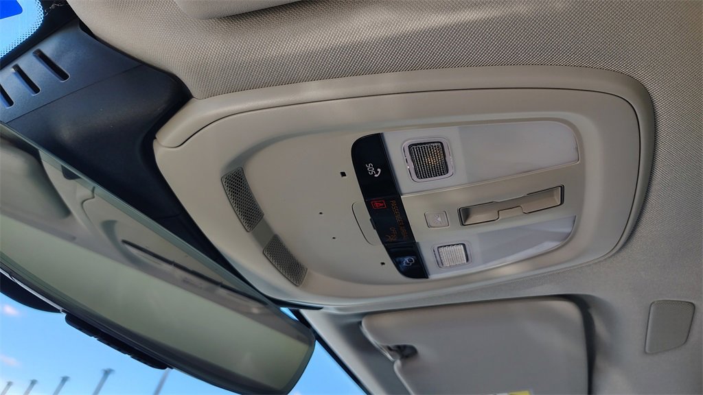 Used 2026 Volvo XC60 B5 Ultra w/ Climate Package PRO image 25