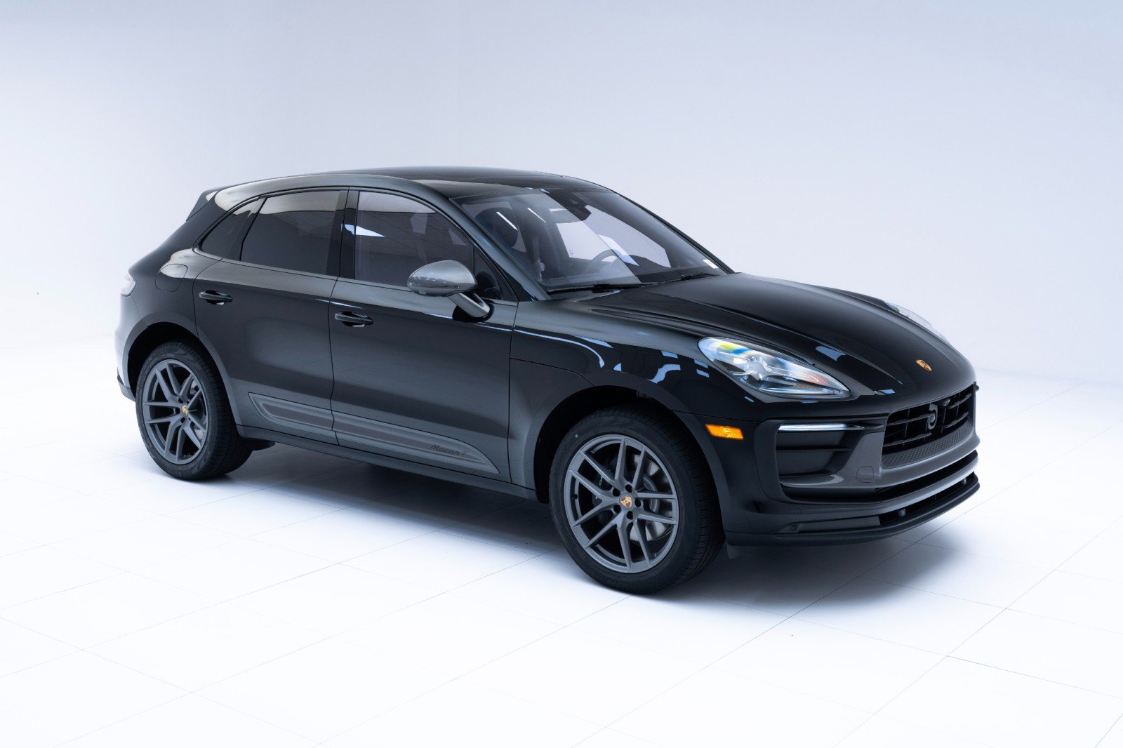 New 2025 Porsche Macan Turbo image 7