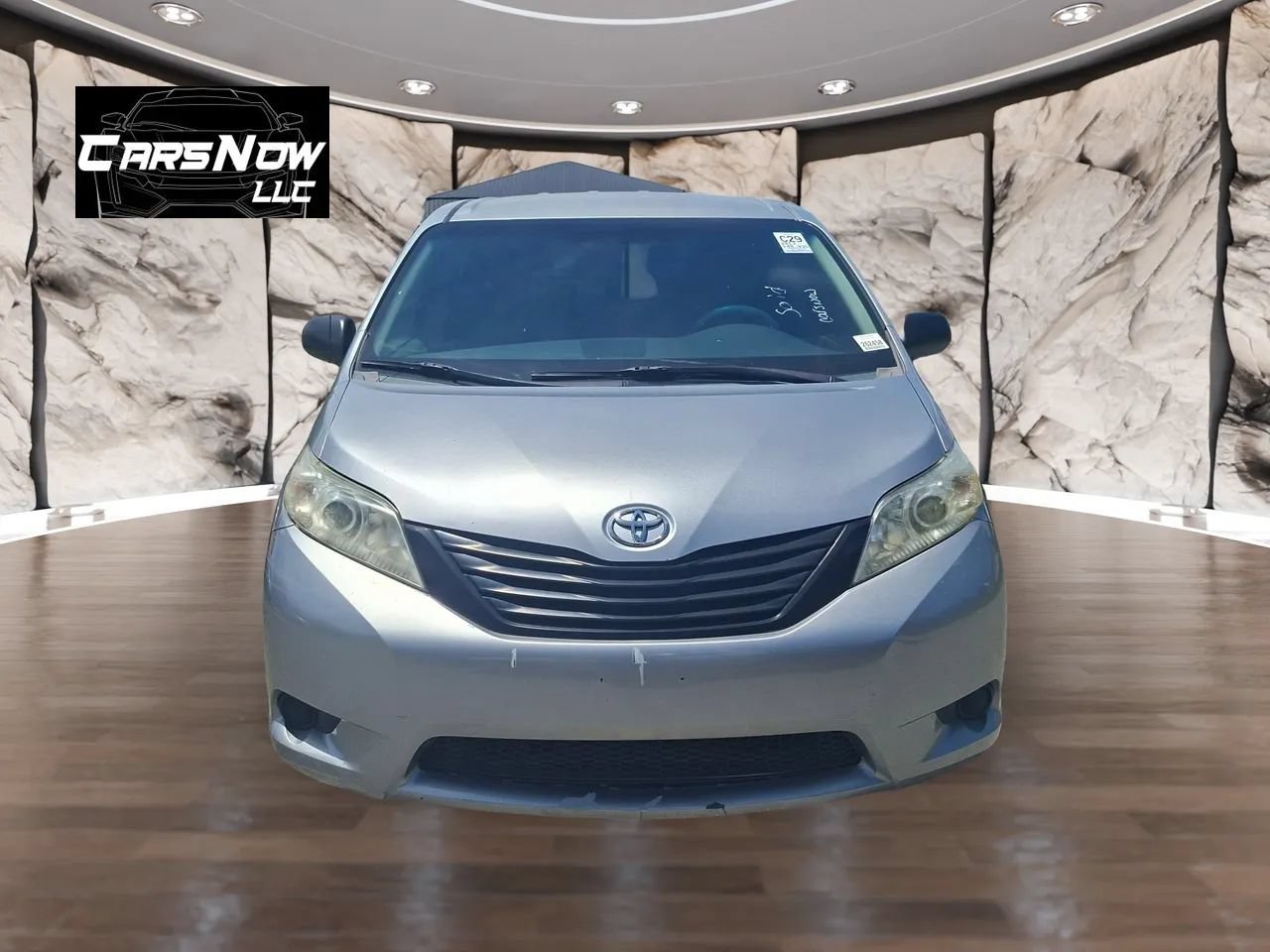 Used 2013 Toyota Sienna L FWD image 2