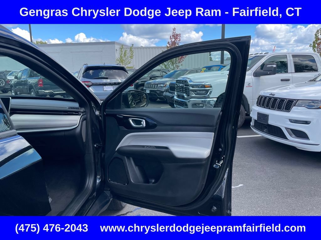 Certified 2025 Jeep Compass Limited AWD/4WD image 18
