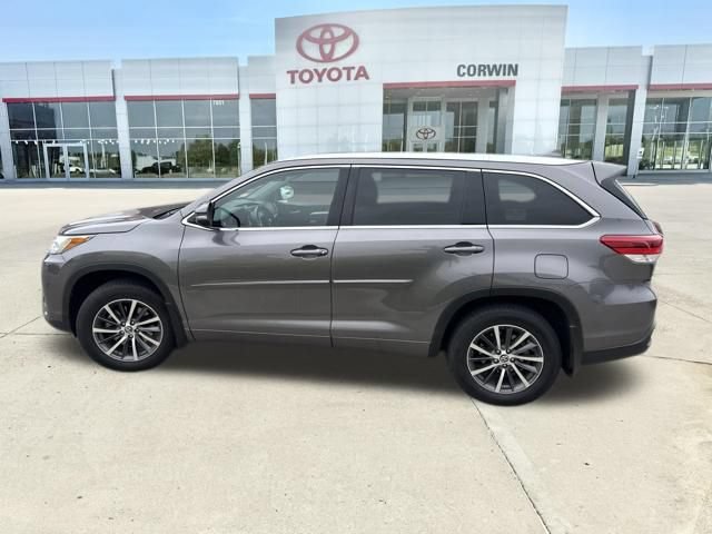Used 2017 Toyota Highlander XLE w/ Protection Package #3 AWD/4WD image 43