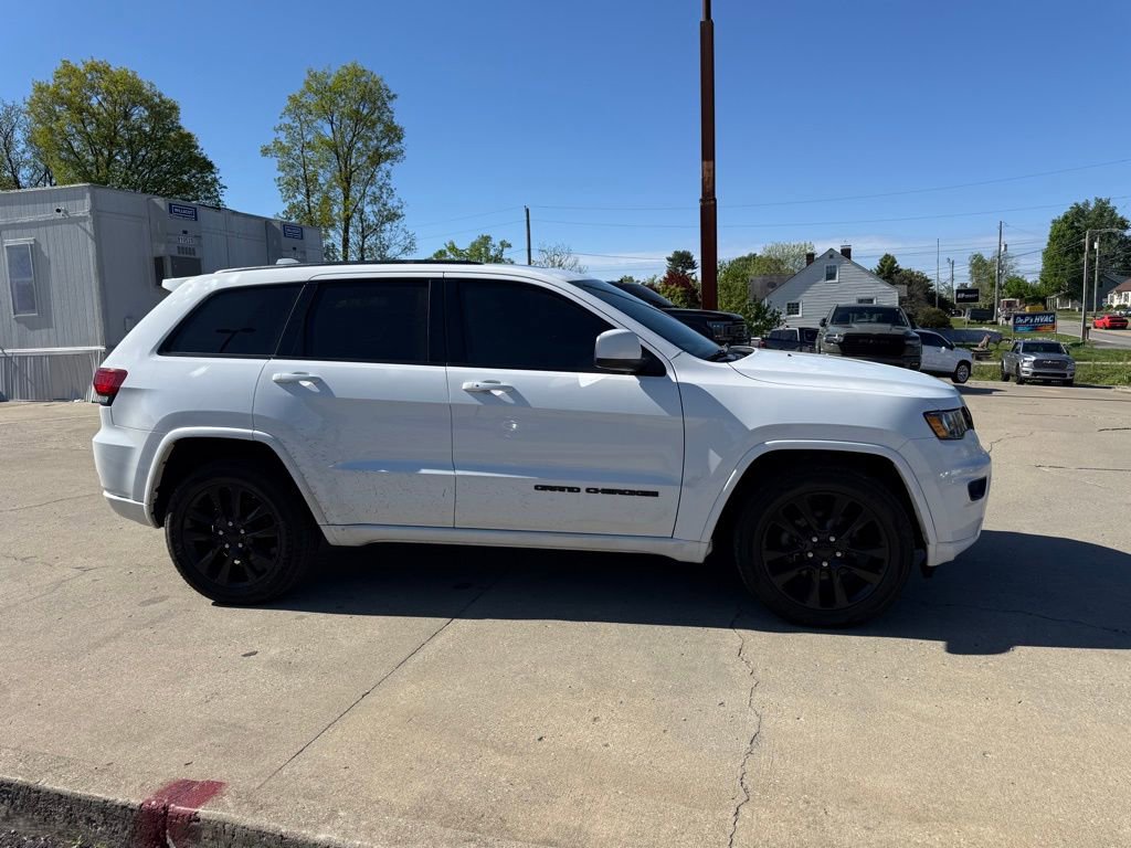 Used 2019 Jeep Grand Cherokee Altitude image 4