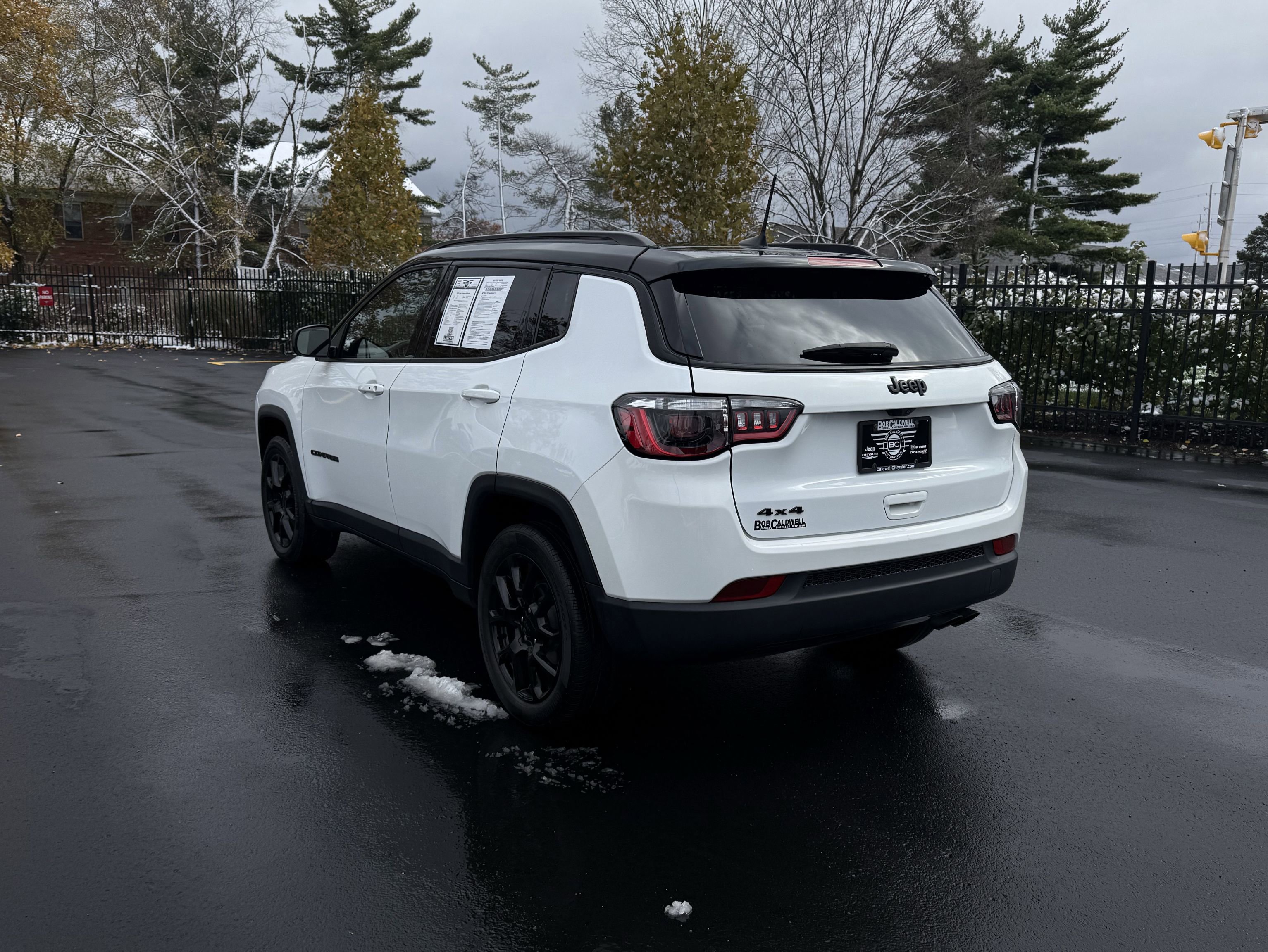 Used 2022 Jeep Compass Altitude w/ Sun and Sound Group image 6