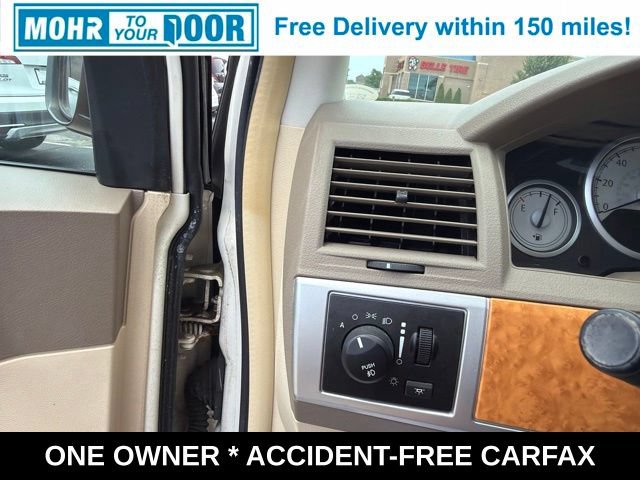 Used 2010 Chrysler Town & Country Limited w/ Entertainment Group #3 FWD image 16