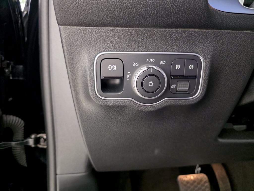 Certified 2025 Mercedes-Benz GLB 250 image 23