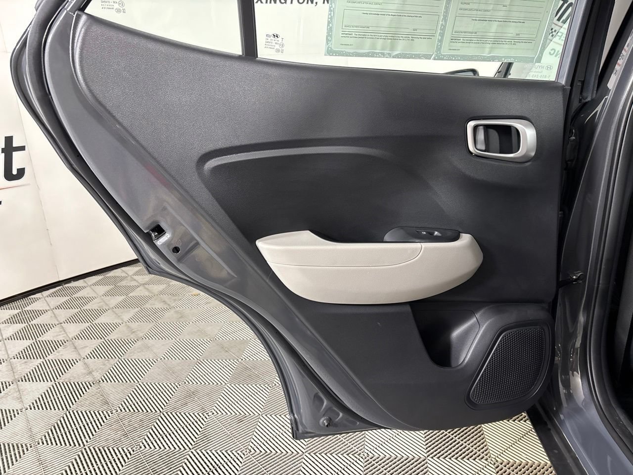 Used 2025 Hyundai Venue SEL FWD image 22