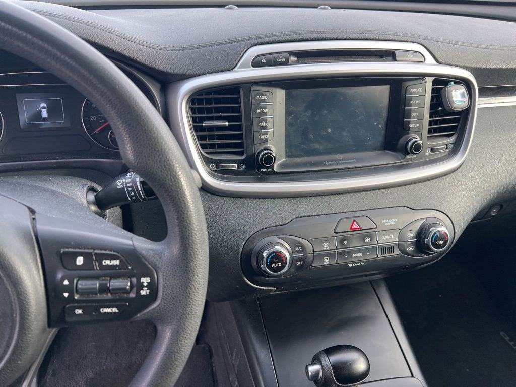 Used 2018 Kia Sorento LX image 12