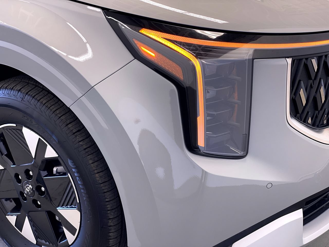 New 2027 Kia Carnival LXS FWD image 11