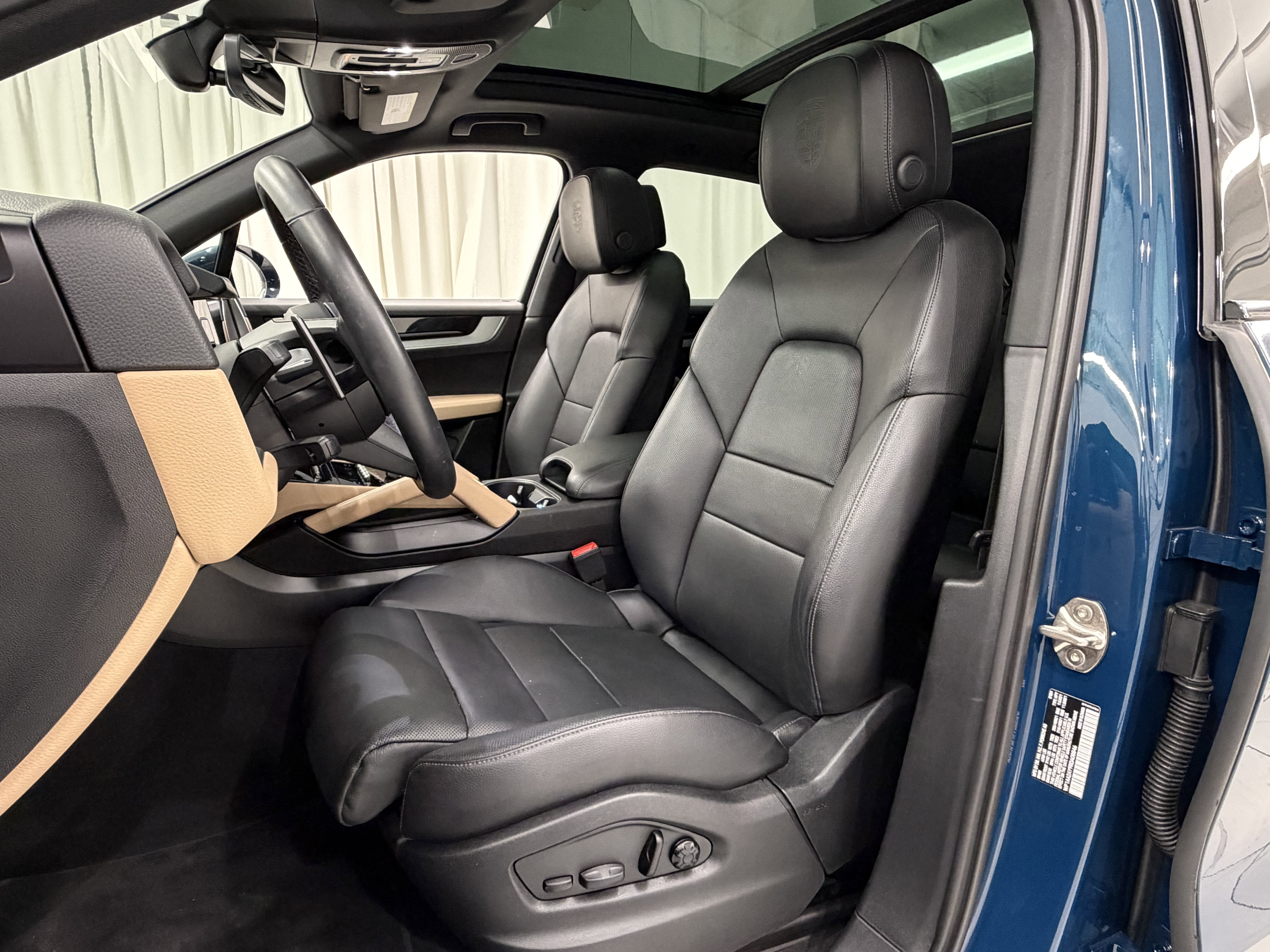 Certified 2024 Porsche Cayenne w/ Premium Package Plus (PFM) image 31