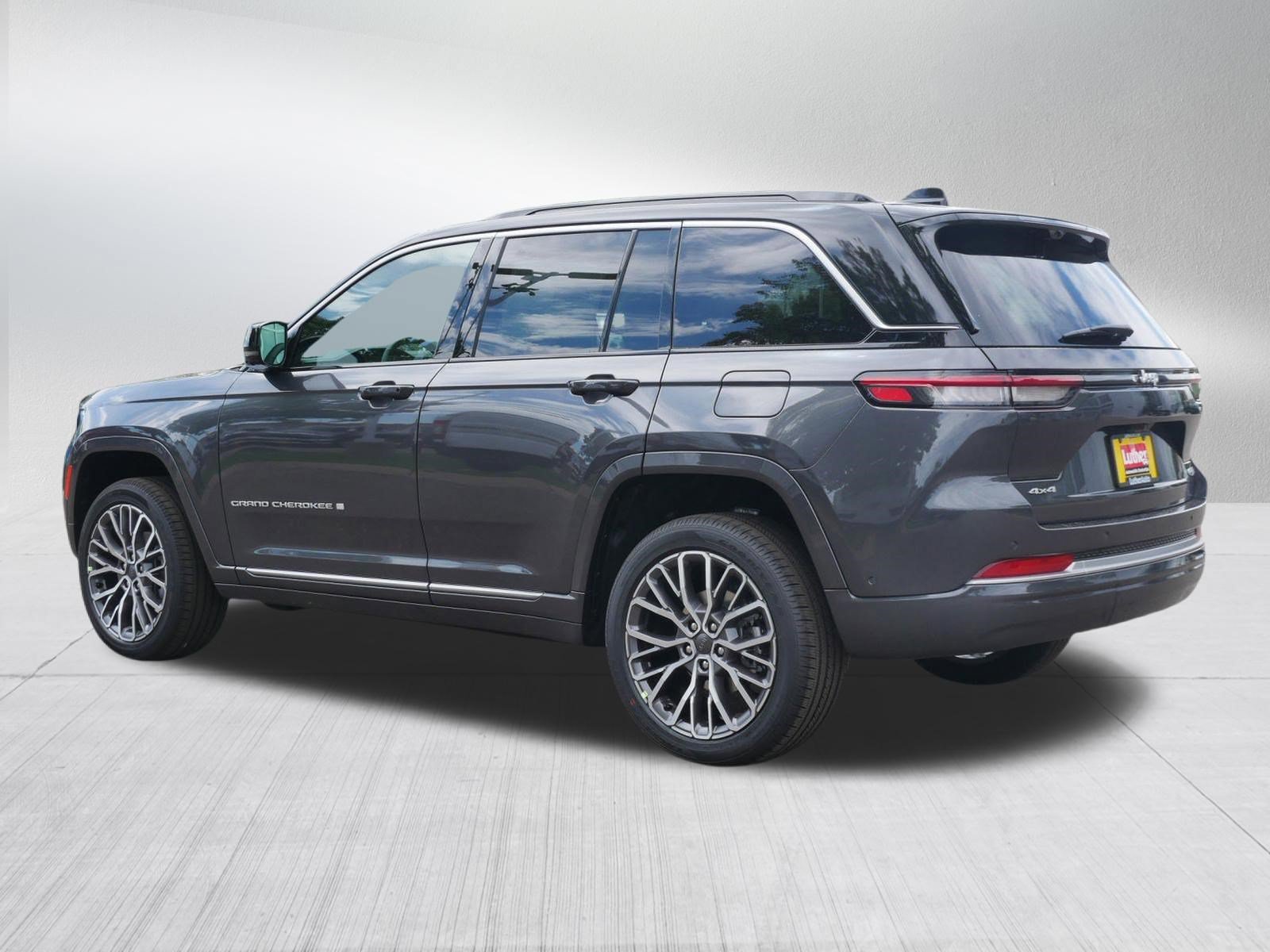 New 2026 Jeep Grand Cherokee Summit AWD/4WD image 5