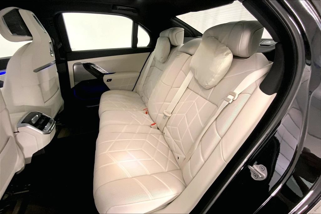 Certified 2023 BMW 760i xDrive w/ Executive Package AWD/4WD image 14