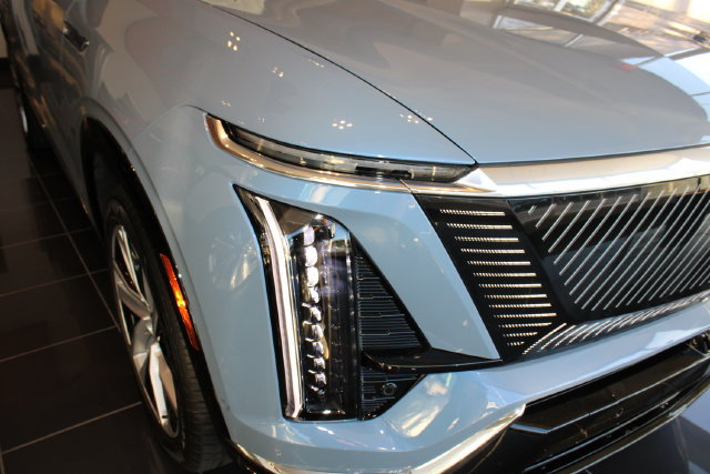 New 2027 Cadillac Vistiq Premium Luxury w/ LPO, Floor Liner Package AWD/4WD image 6