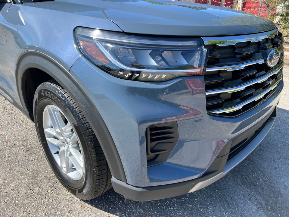 Used 2025 Ford Explorer Active RWD image 24
