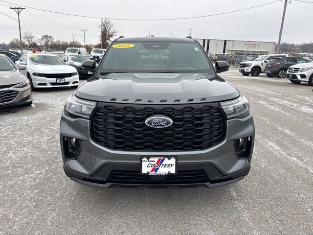 Used 2025 Ford Explorer ST-Line w/ Premium Package AWD/4WD image 8