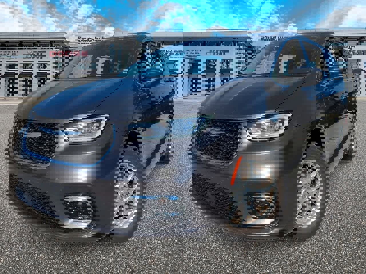 Used 2023 Chrysler Pacifica Touring-L