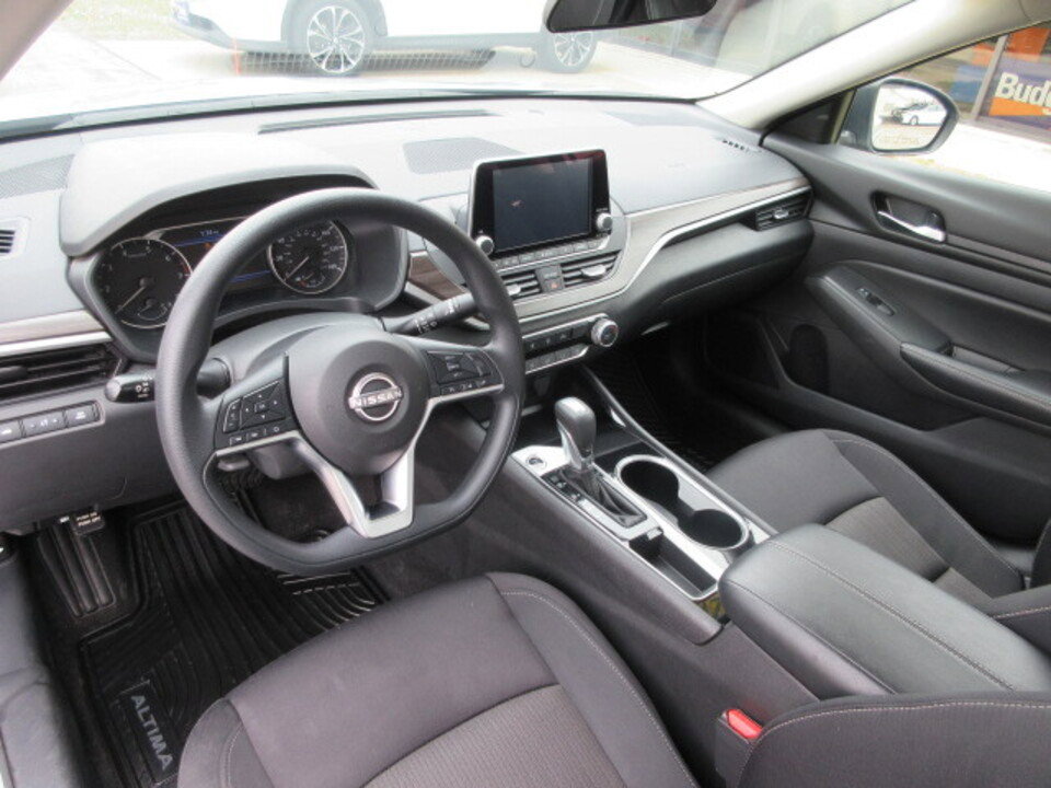 Used 2024 Nissan Altima 2.5 SV image 11