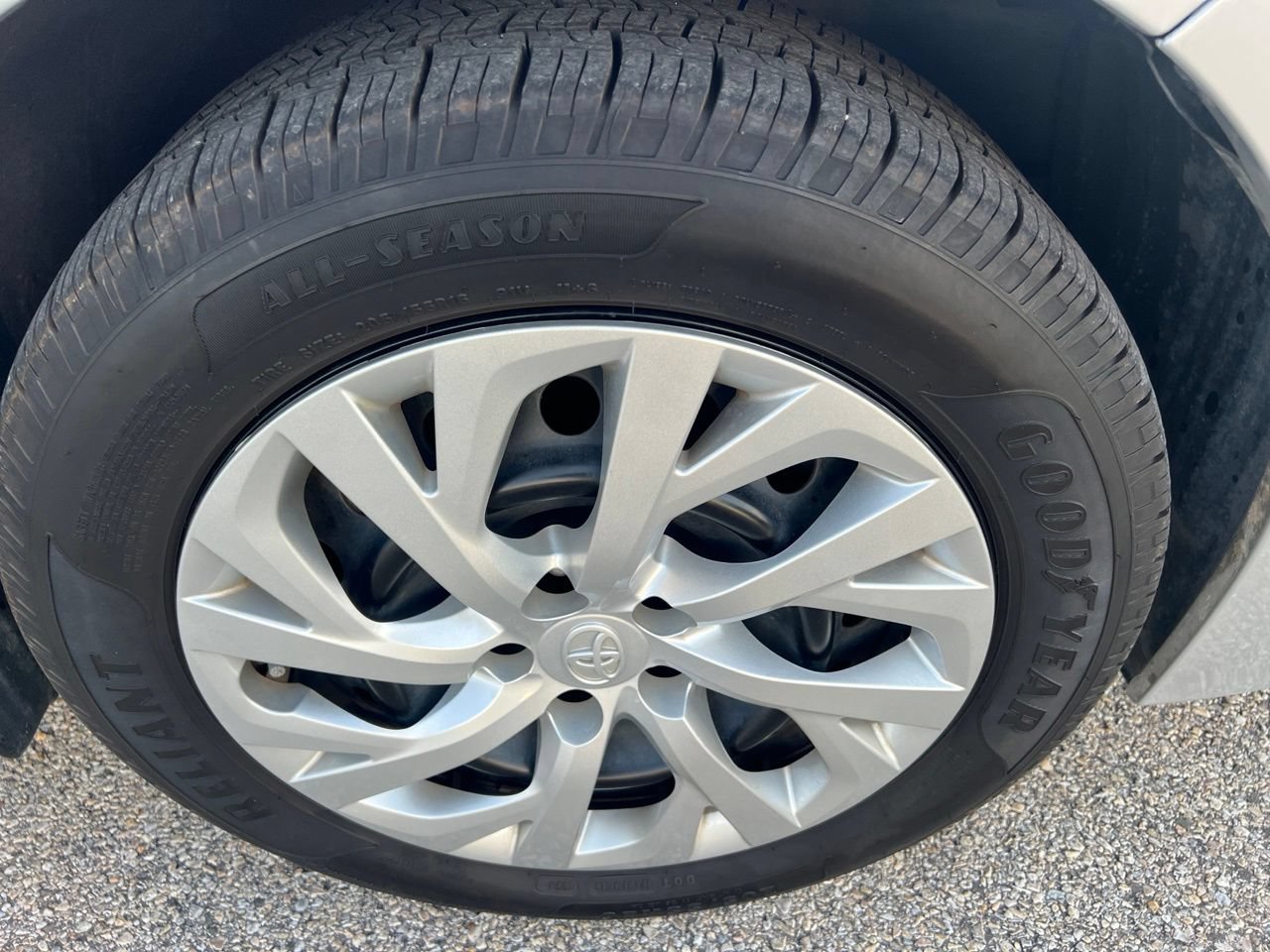 Used 2019 Toyota Corolla LE FWD image 15