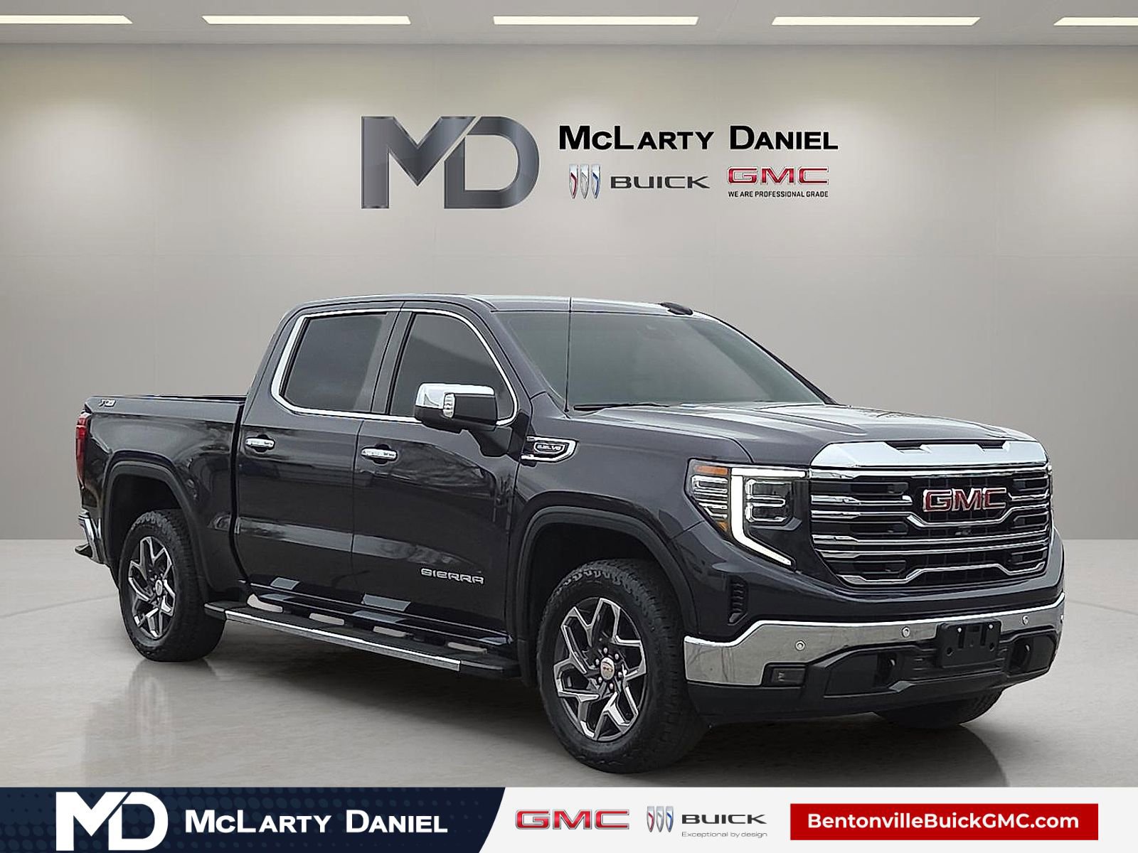 Used 2025 GMC Sierra 1500 SLT w/ SLT Premium Plus Package AWD/4WD image 1