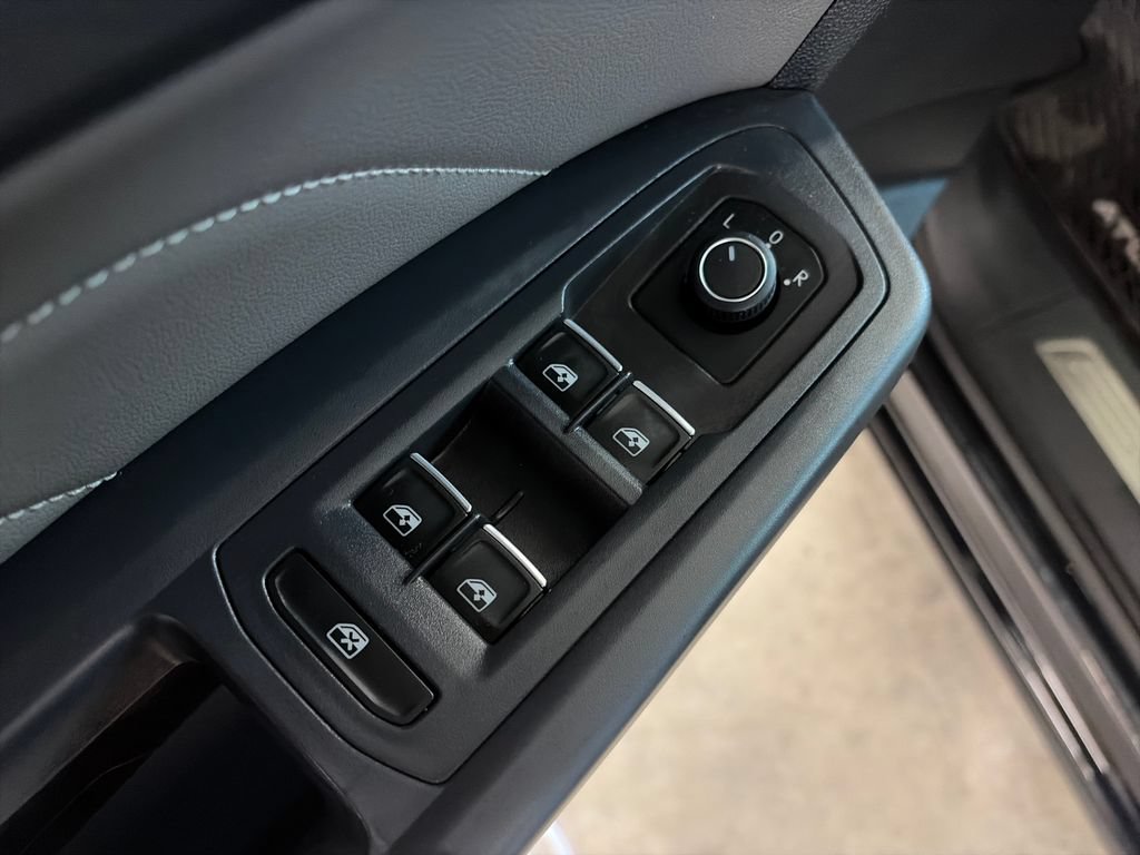 Used 2021 Volkswagen Atlas Cross Sport SE w/ Panoramic Sunroof Package AWD/4WD image 19