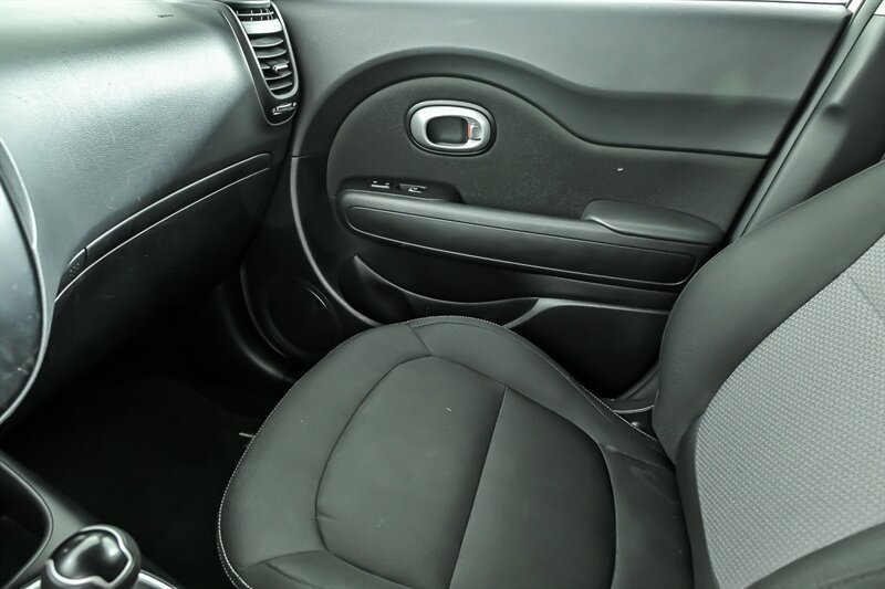 Used 2017 Kia Soul + FWD image 28