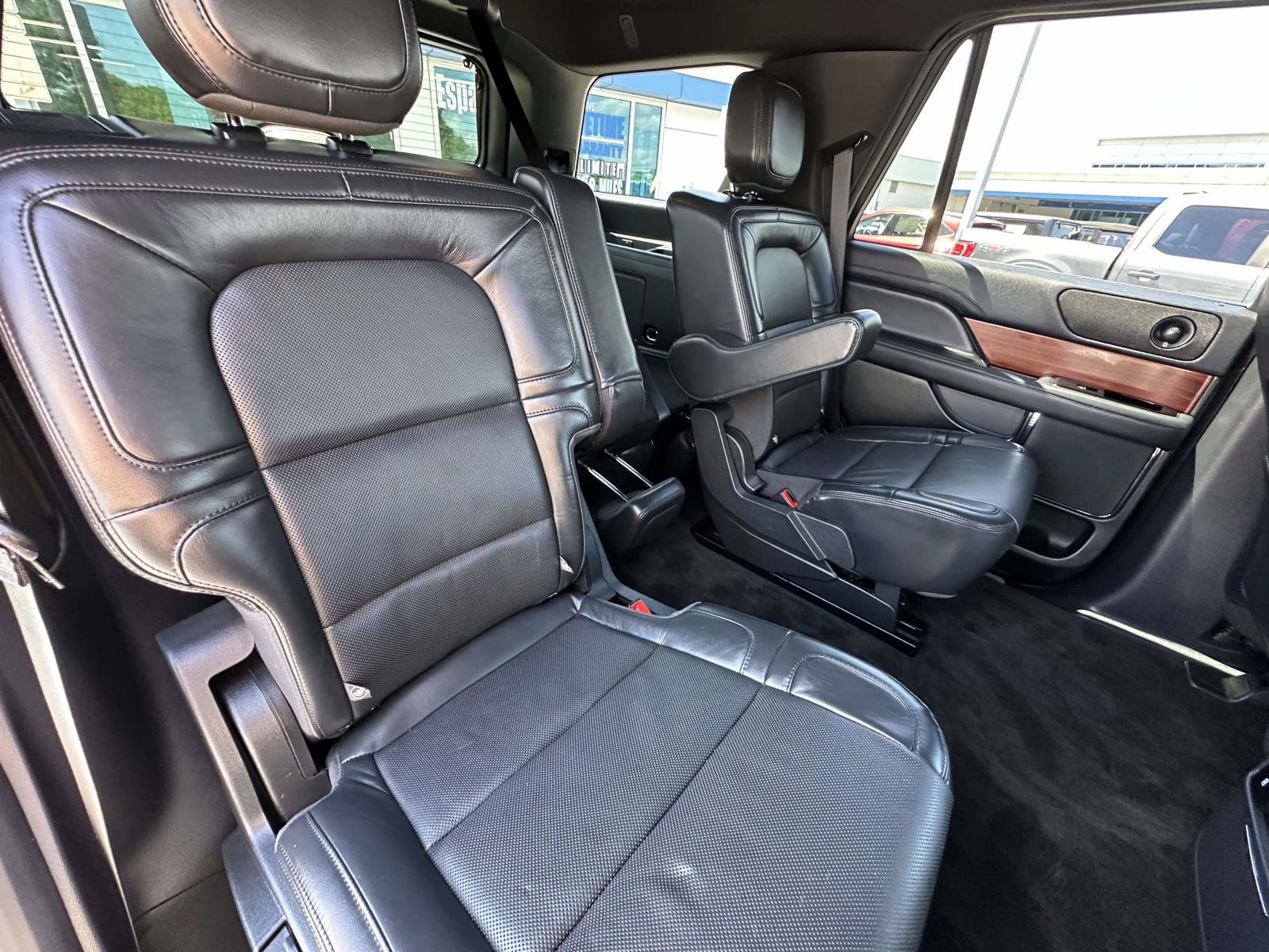 Used 2022 Lincoln Navigator Reserve w/ Monochromatic Package AWD/4WD image 22