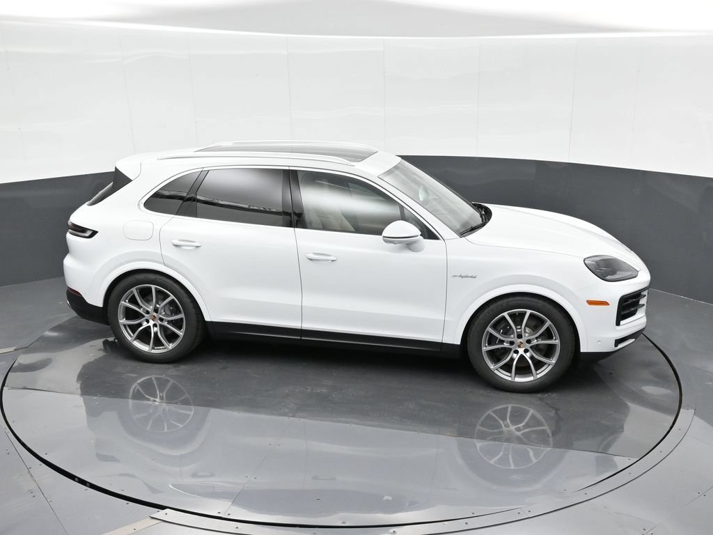 Certified 2025 Porsche Cayenne E-Hybrid AWD/4WD image 31