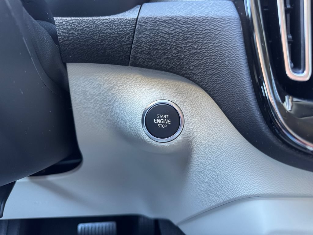 Certified 2023 Volvo XC40 B5 Plus w/ Protection Package Premier AWD/4WD image 18