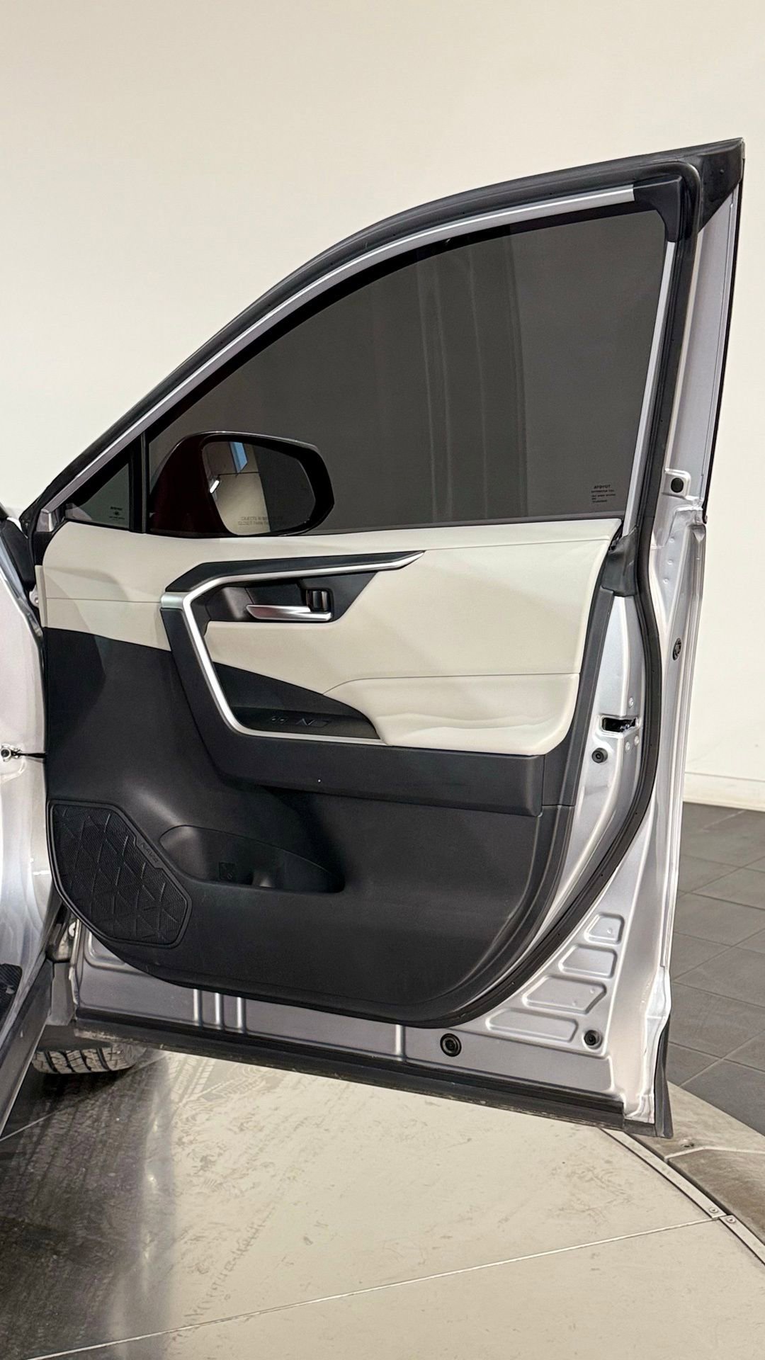 Used 2025 Toyota RAV4 XLE w/ Convenience Package image 49