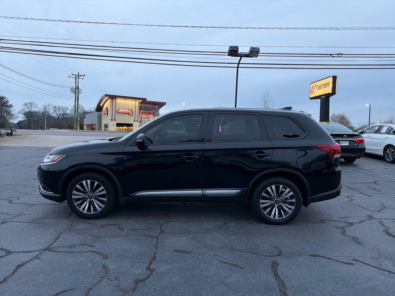 Used 2020 Mitsubishi Outlander SEL image 2