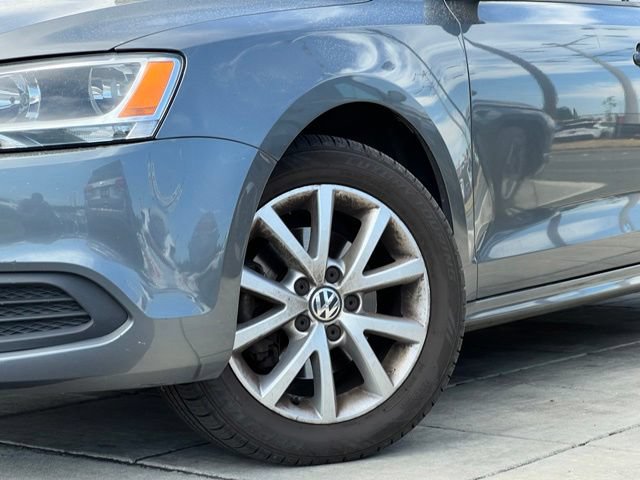 Used 2012 Volkswagen Jetta SE FWD image 2