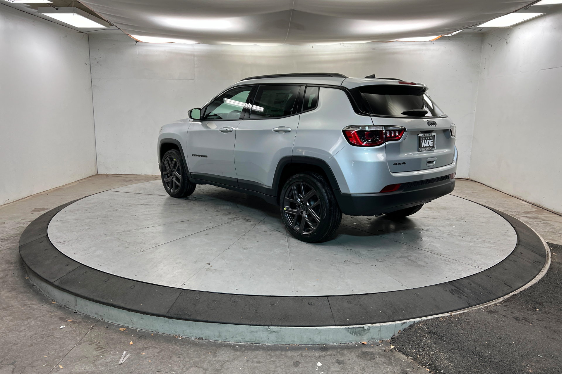 New 2026 Jeep Compass Latitude AWD/4WD image 3