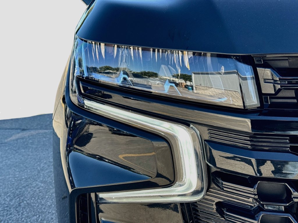 Used 2023 Chevrolet Tahoe Z71 w/ Luxury Package AWD/4WD image 39