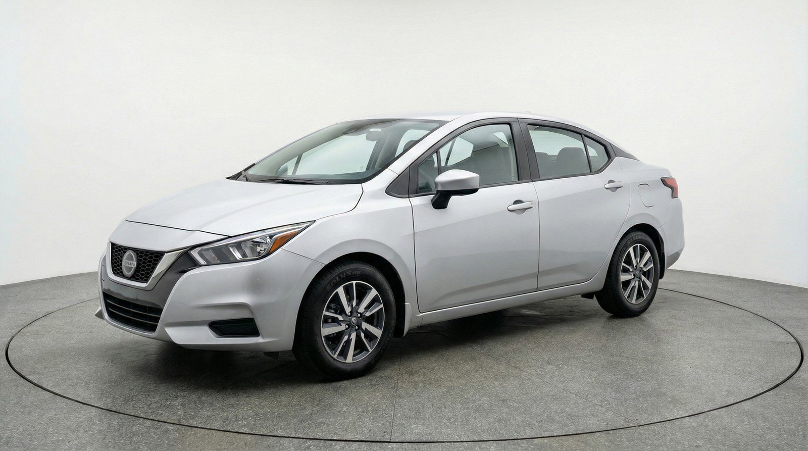 Used 2025 Nissan Versa SV FWD image 3