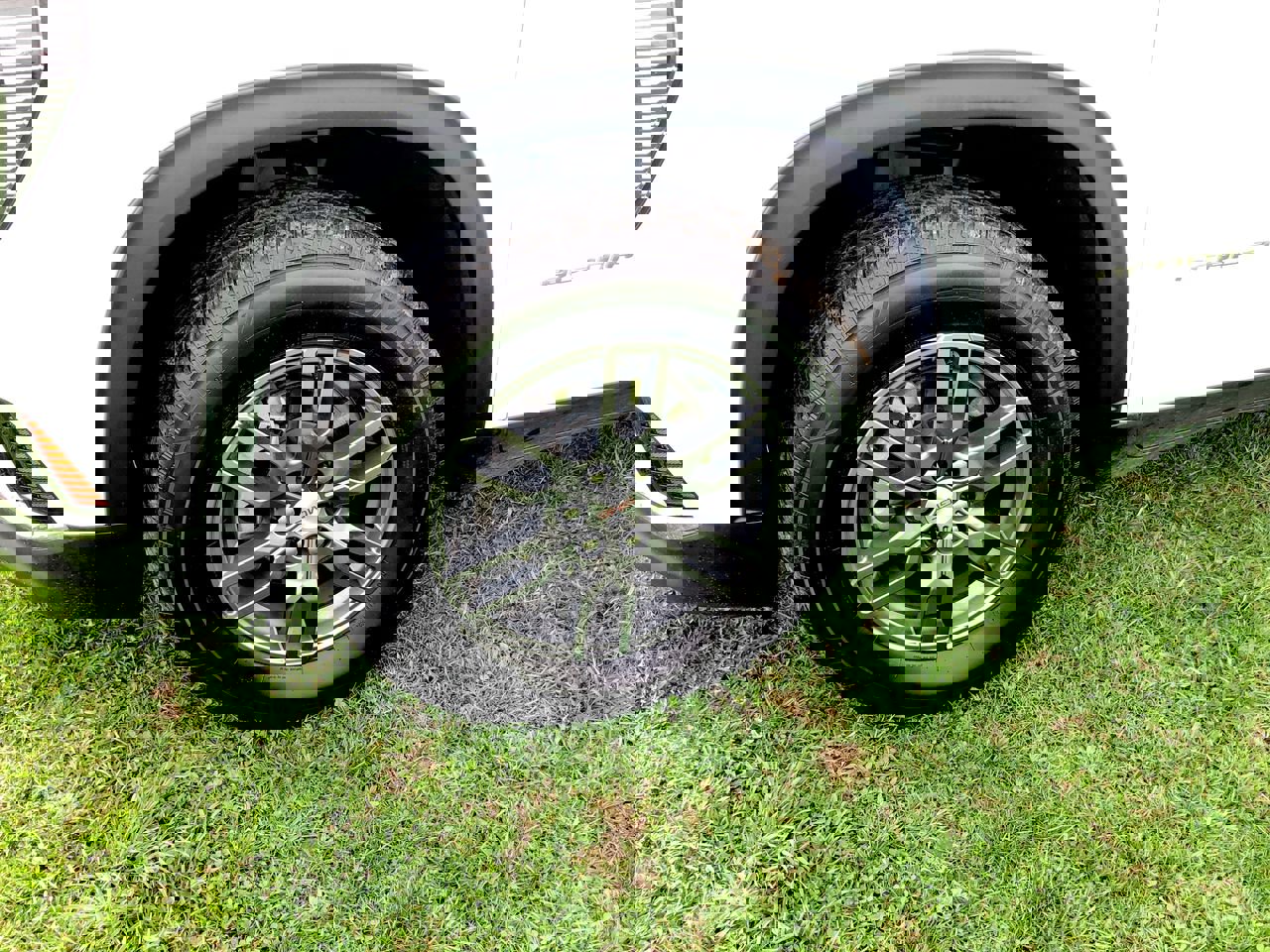 Used 2025 GMC Acadia Elevation image 2