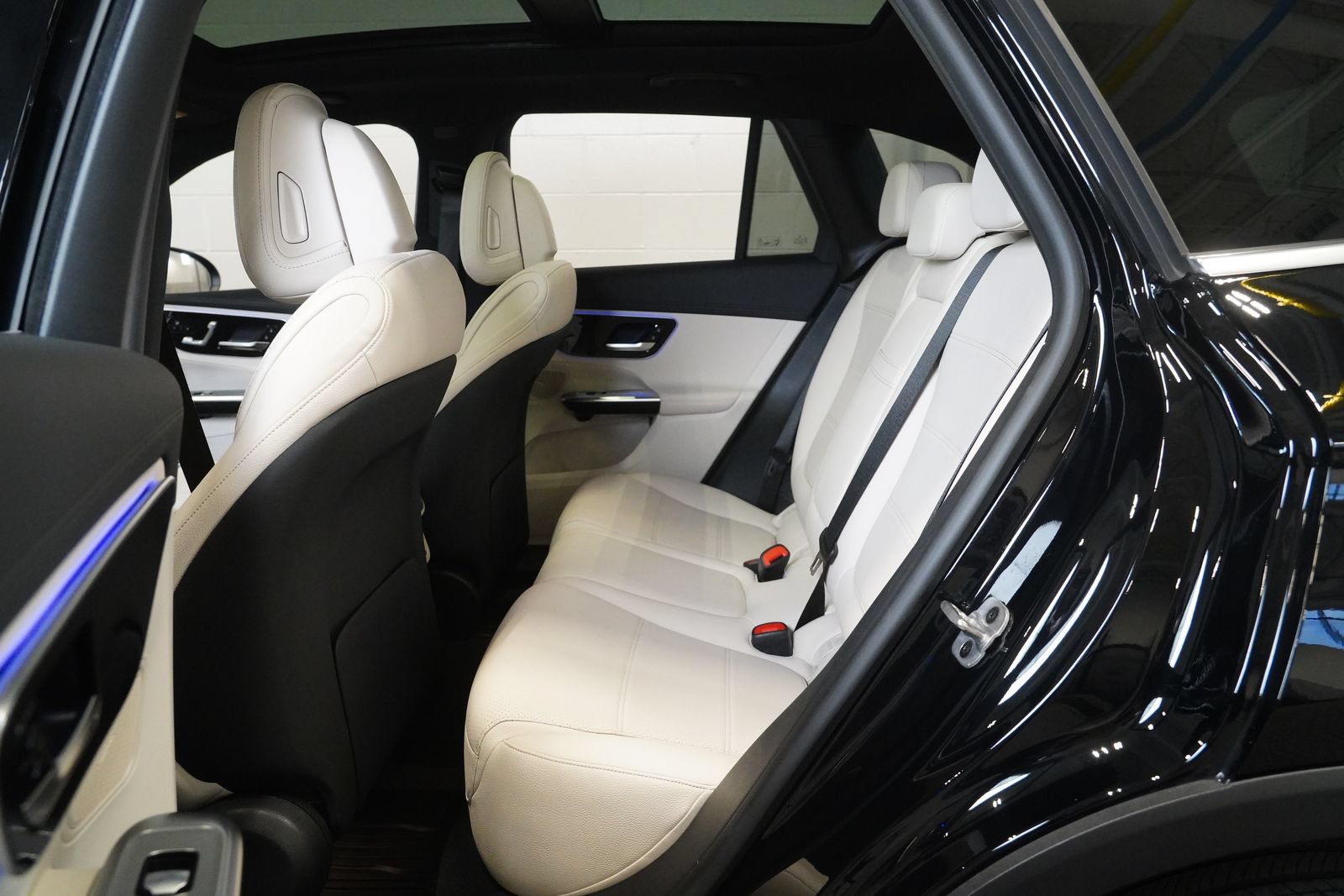 Used 2024 Mercedes-Benz GLC 300 4MATIC image 13