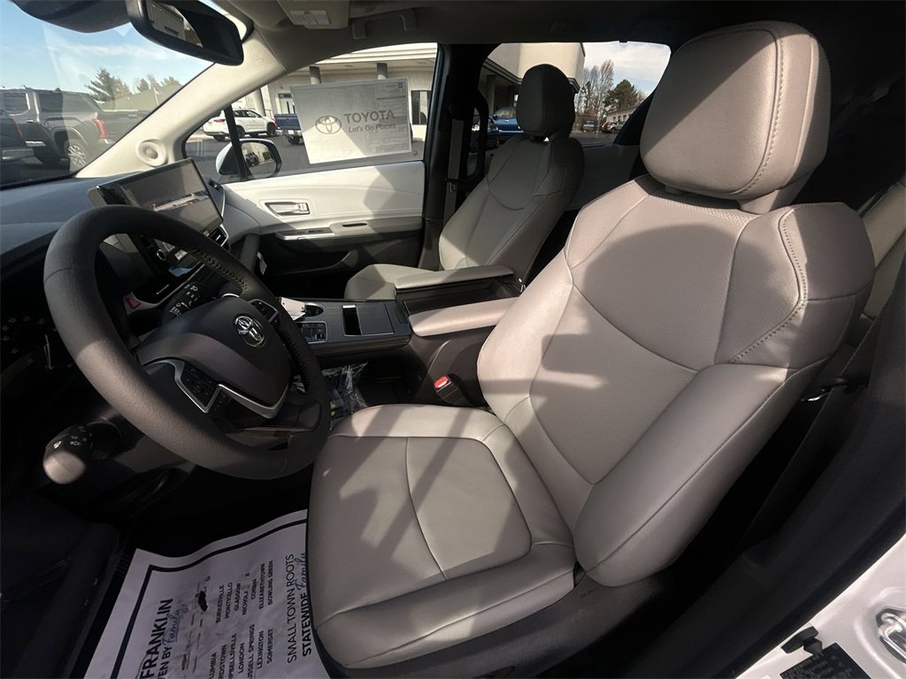New 2025 Toyota Sienna XLE w/ XLE Plus Package image 8