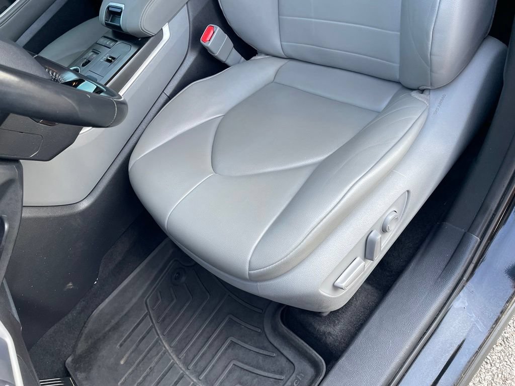 Used 2021 Toyota Highlander XLE FWD image 25